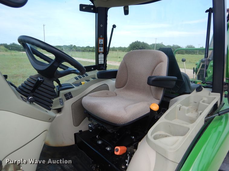 image for item FI9986 John Deere 3039R tractor