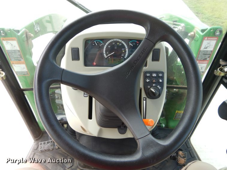 image for item FI9986 John Deere 3039R tractor