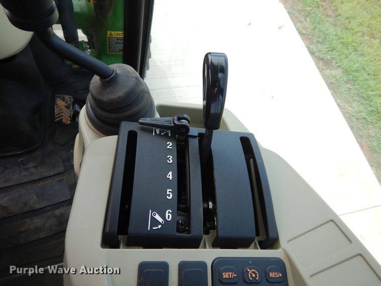 image for item FI9986 John Deere 3039R tractor