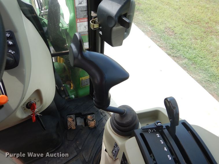 image for item FI9986 John Deere 3039R tractor