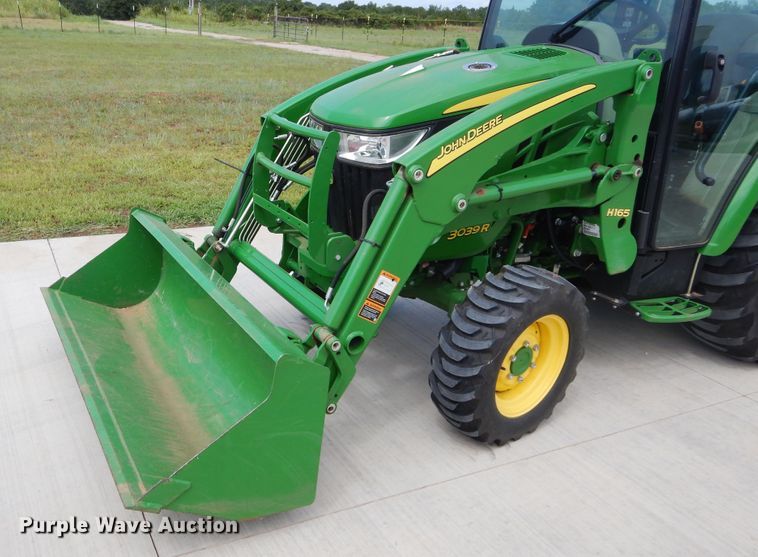 image for item FI9986 John Deere 3039R tractor