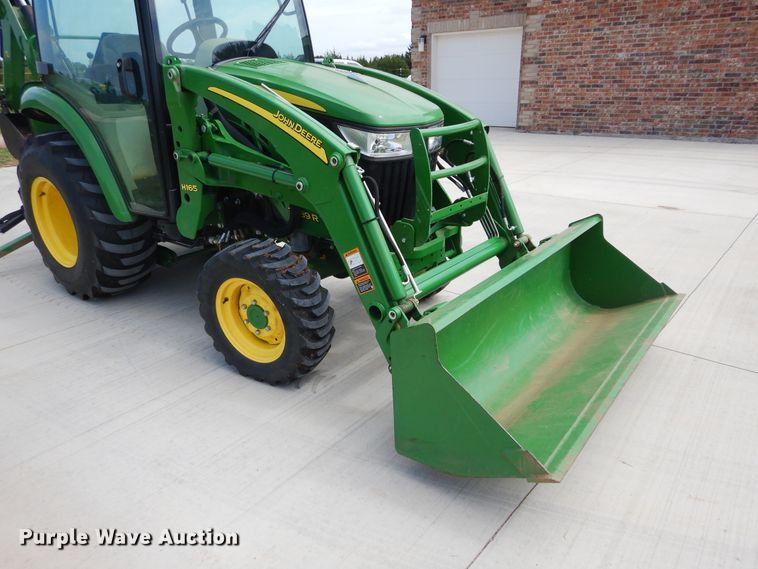 image for item FI9986 John Deere 3039R tractor