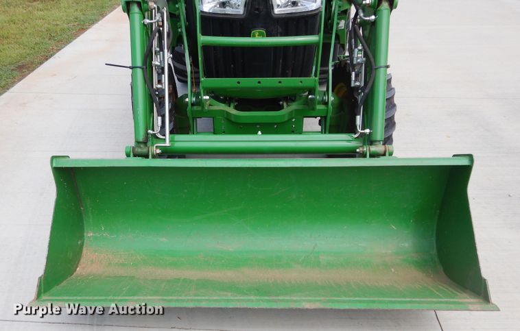 image for item FI9986 John Deere 3039R tractor