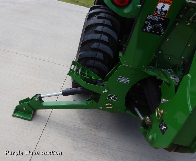 image for item FI9986 John Deere 3039R tractor