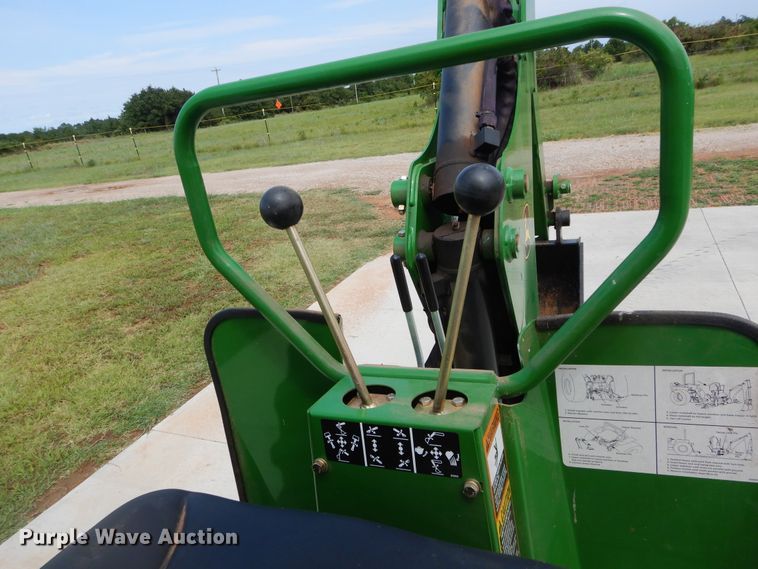 image for item FI9986 John Deere 3039R tractor