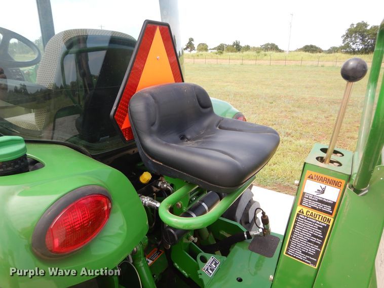 image for item FI9986 John Deere 3039R tractor