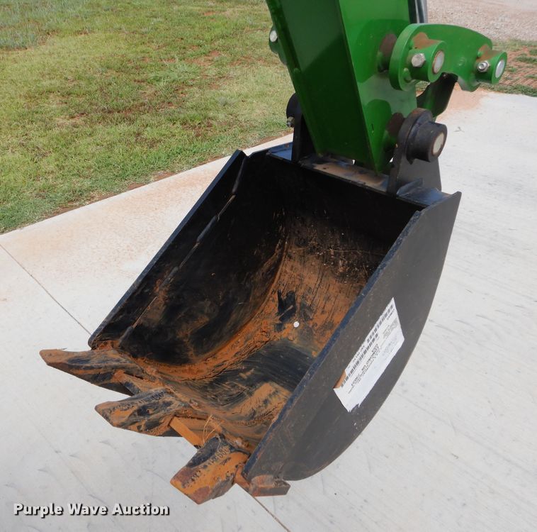 image for item FI9986 John Deere 3039R tractor