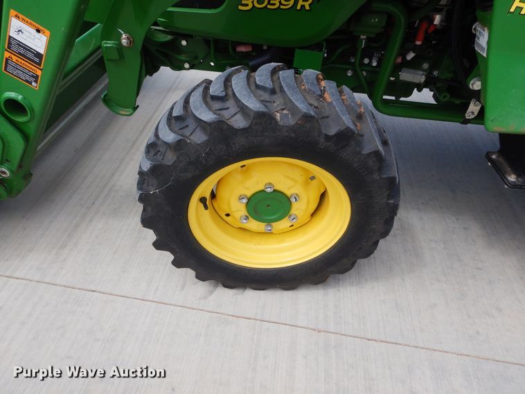 image for item FI9986 John Deere 3039R tractor