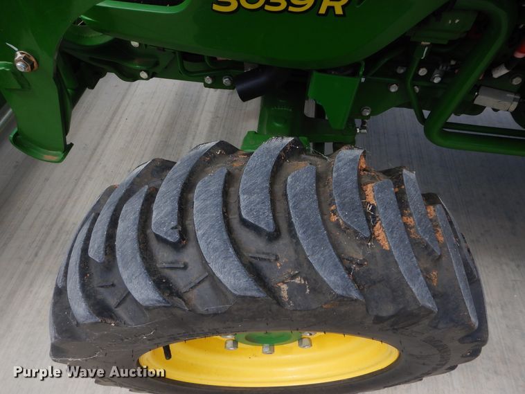 image for item FI9986 John Deere 3039R tractor