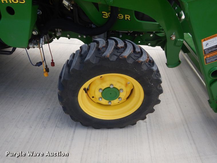 image for item FI9986 John Deere 3039R tractor