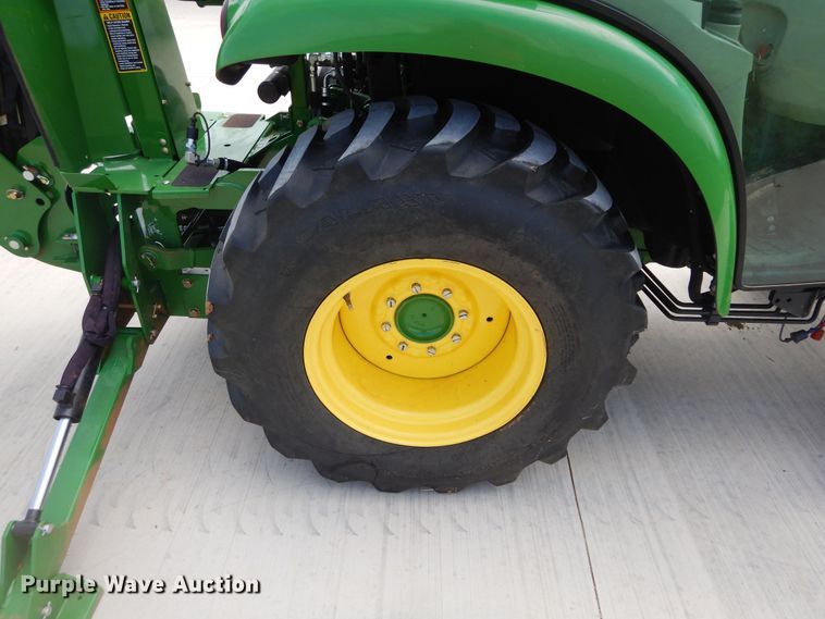 image for item FI9986 John Deere 3039R tractor