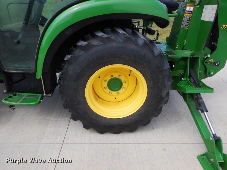 image for item FI9986 John Deere 3039R tractor