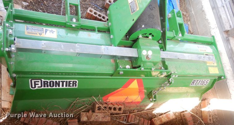 image for item FI9986 John Deere 3039R tractor