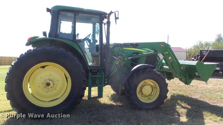 image for item FL9329 2010 John Deere 7230 MFWD tractor