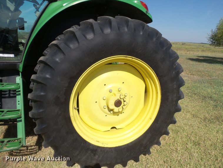 image for item FL9329 2010 John Deere 7230 MFWD tractor