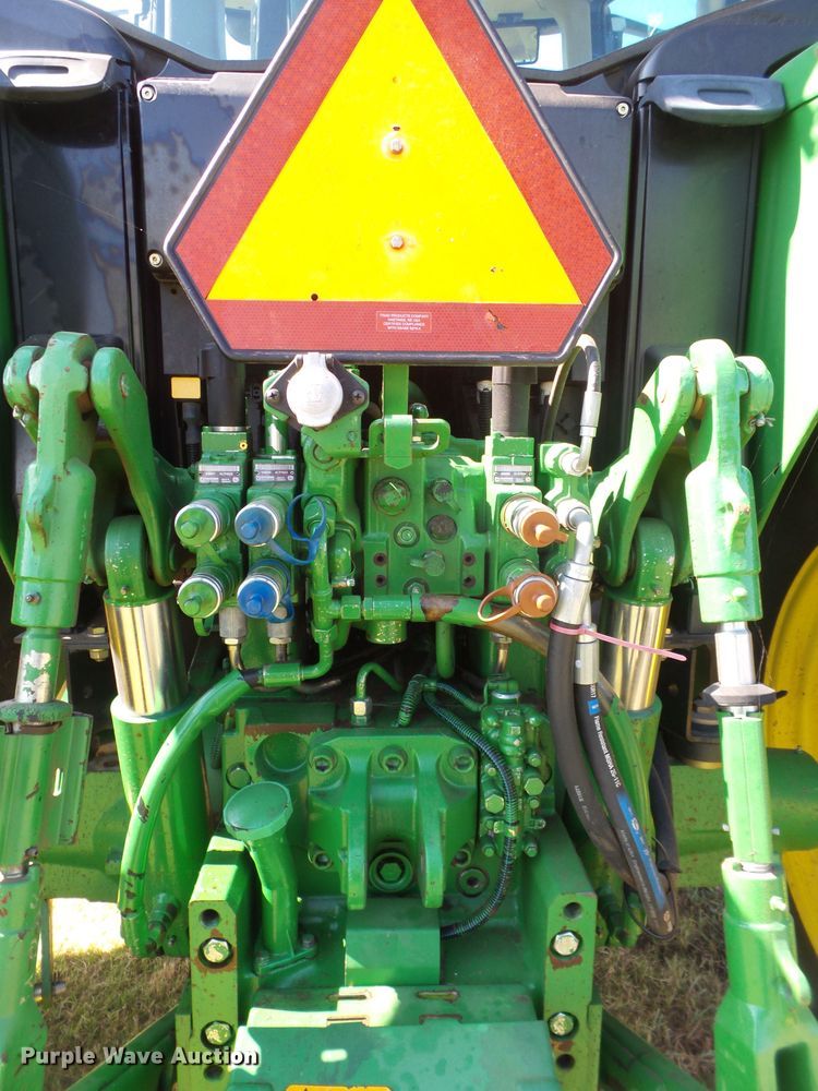 image for item FL9329 2010 John Deere 7230 MFWD tractor