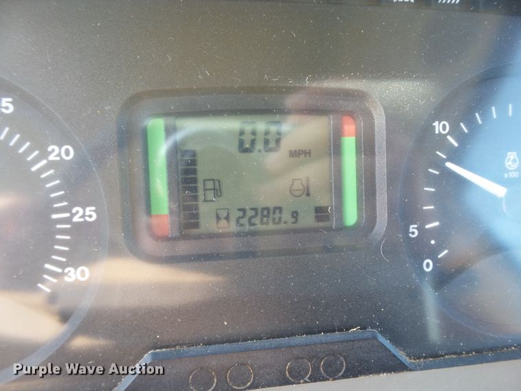 image for item FL9329 2010 John Deere 7230 MFWD tractor