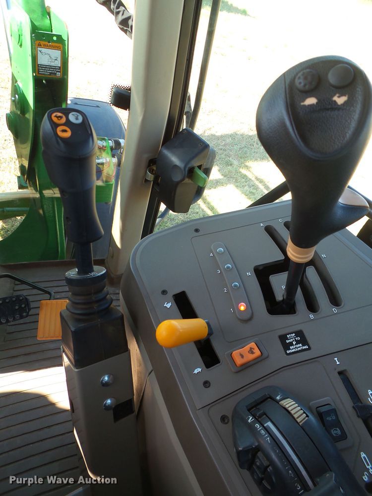 image for item FL9329 2010 John Deere 7230 MFWD tractor