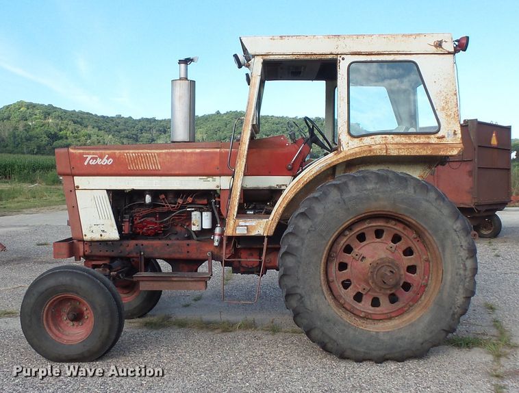 image for item FU9360 International 1466 tractor