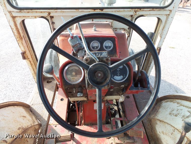image for item FU9360 International 1466 tractor