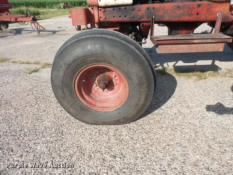 image for item FU9360 International 1466 tractor