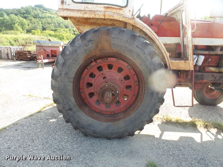 image for item FU9360 International 1466 tractor