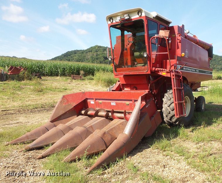 image for item FU9361 1979 International 1440 combine