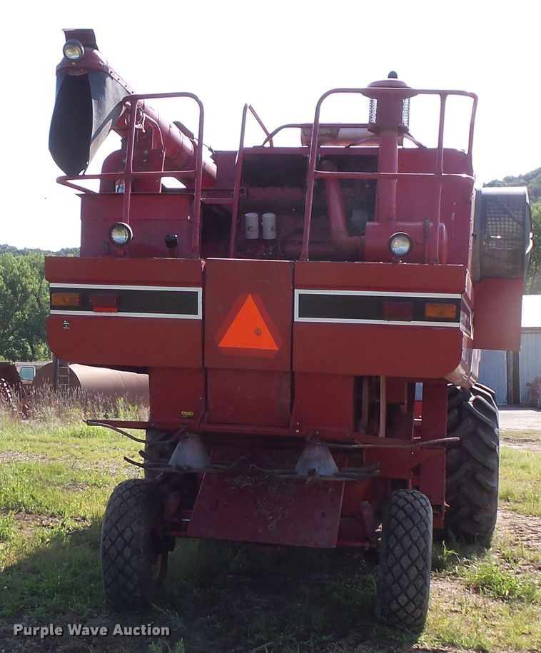 image for item FU9361 1979 International 1440 combine