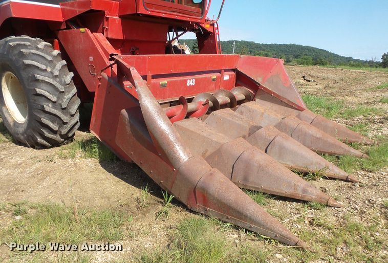 image for item FU9361 1979 International 1440 combine