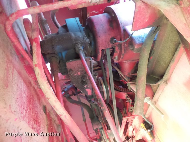 image for item FU9361 1979 International 1440 combine