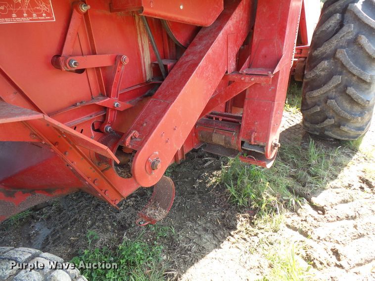image for item FU9361 1979 International 1440 combine
