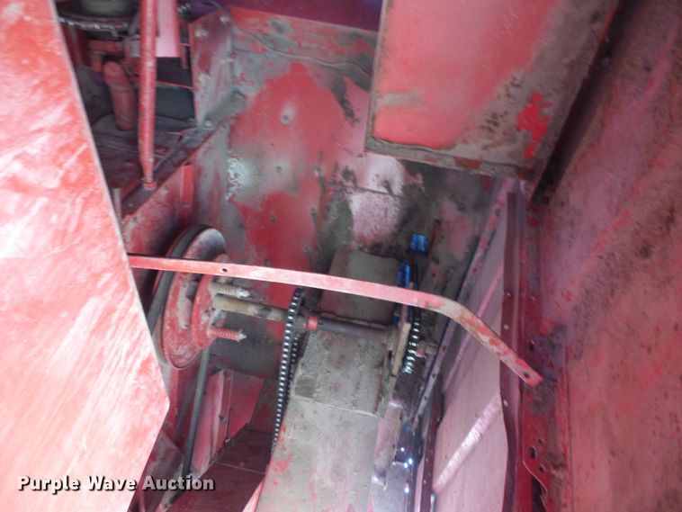 image for item FU9361 1979 International 1440 combine