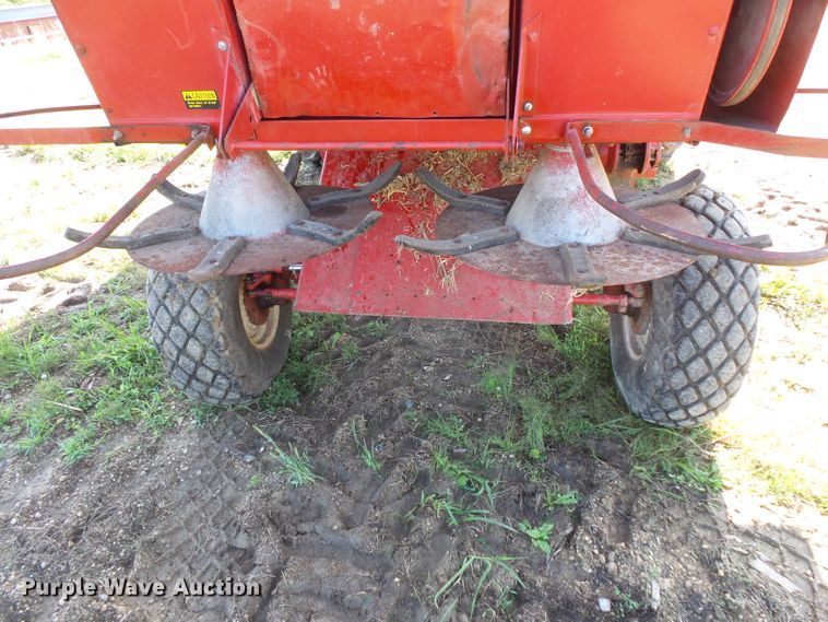 image for item FU9361 1979 International 1440 combine