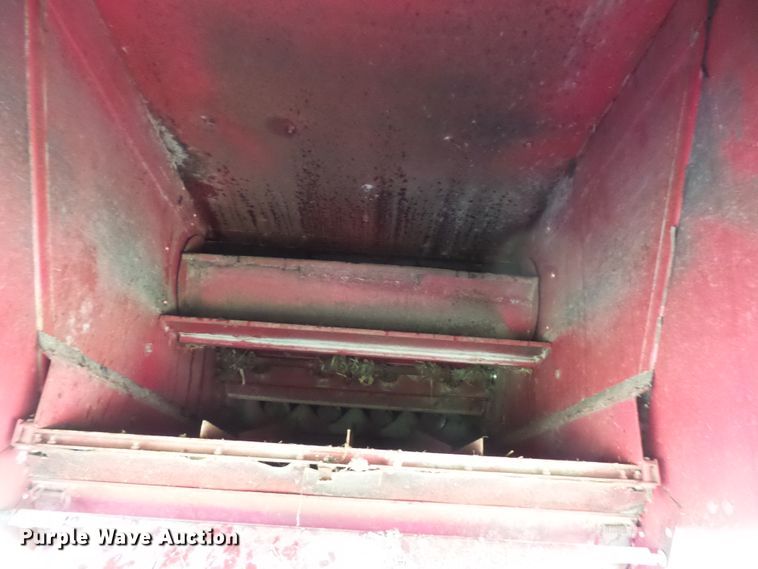 image for item FU9361 1979 International 1440 combine