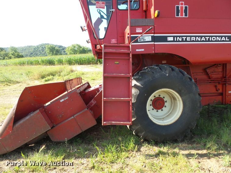 image for item FU9361 1979 International 1440 combine