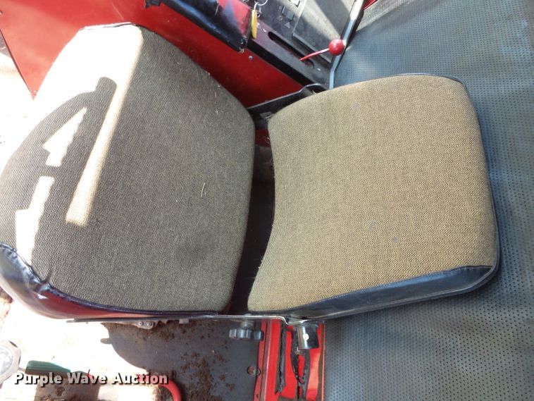 image for item FU9361 1979 International 1440 combine