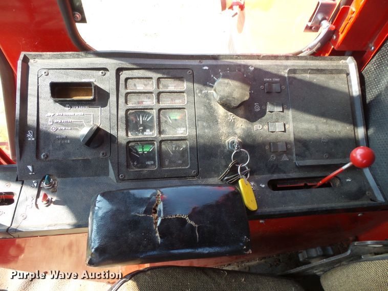 image for item FU9361 1979 International 1440 combine