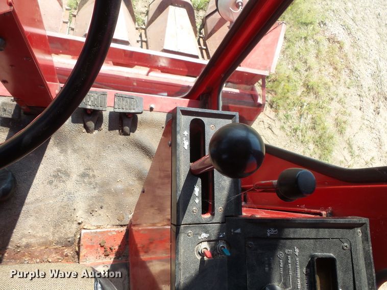 image for item FU9361 1979 International 1440 combine