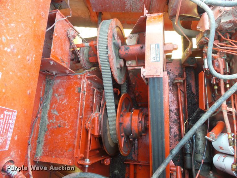 image for item FU9361 1979 International 1440 combine