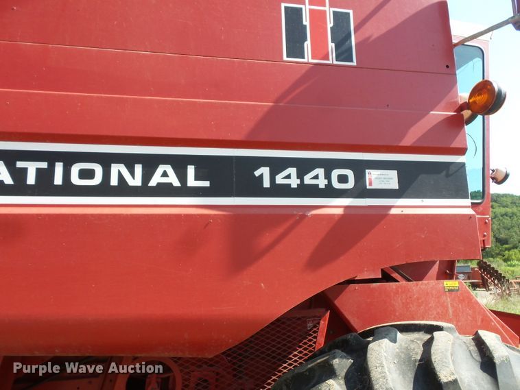 image for item FU9361 1979 International 1440 combine