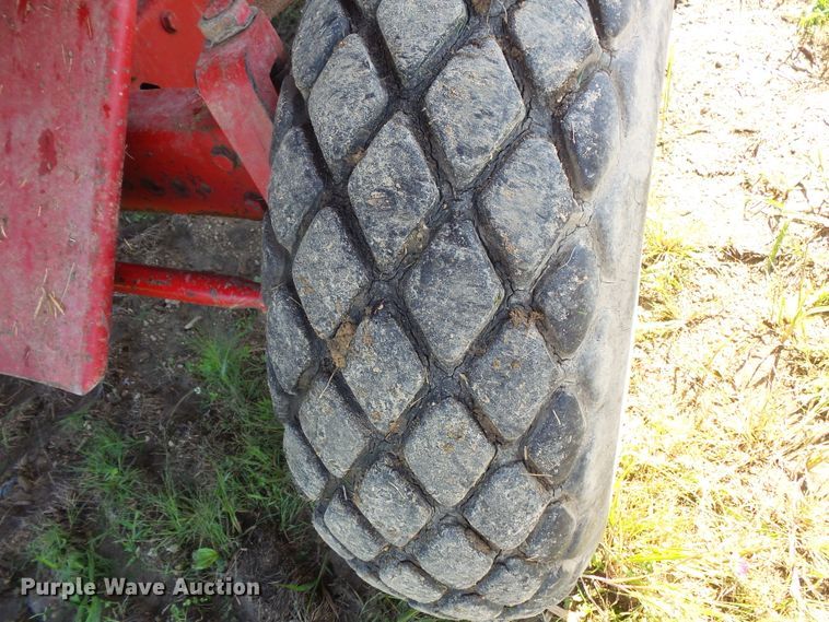 image for item FU9361 1979 International 1440 combine