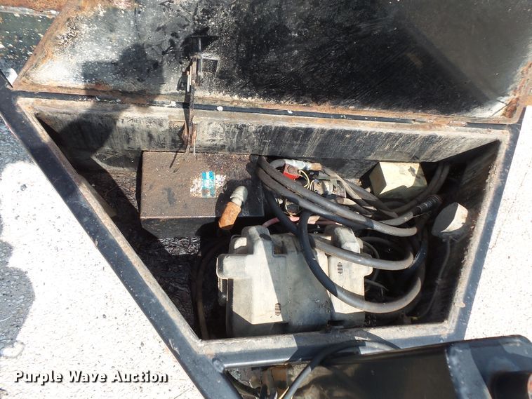 image for item FU9366 2003 B&B dump trailer