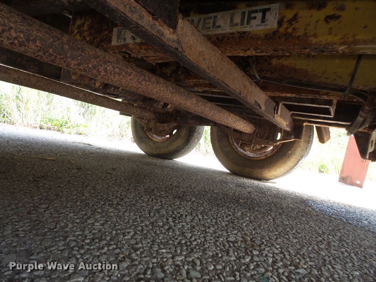 image for item FU9366 2003 B&B dump trailer