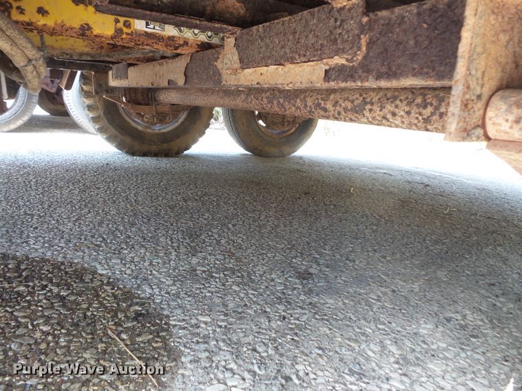 image for item FU9366 2003 B&B dump trailer