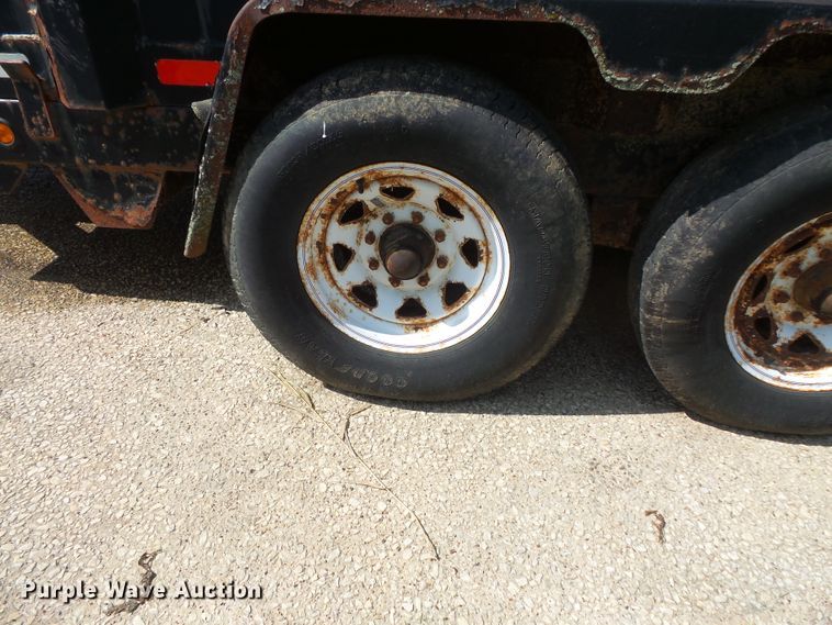 image for item FU9366 2003 B&B dump trailer