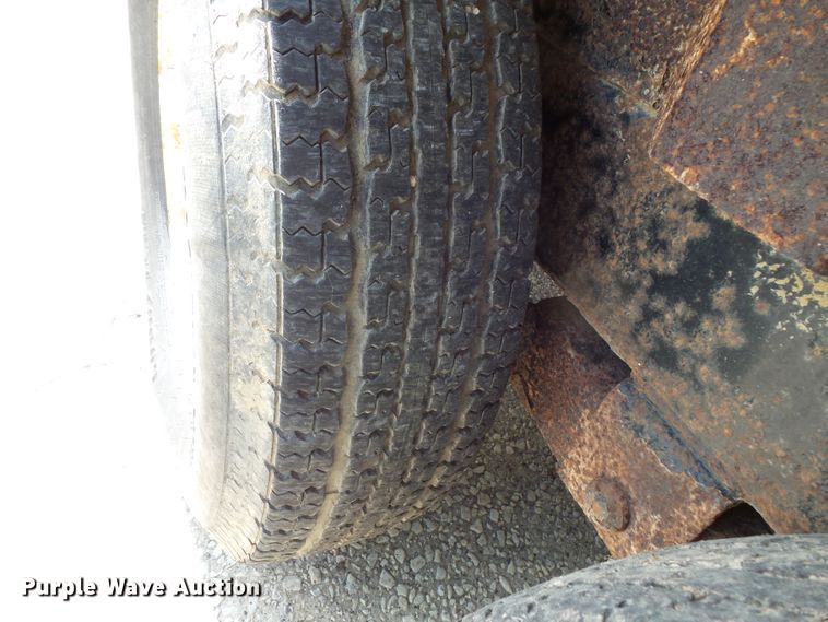 image for item FU9366 2003 B&B dump trailer