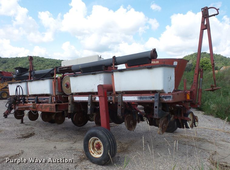 image for item FU9372 International 800 air seeder