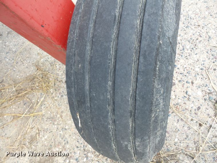 image for item FU9372 International 800 air seeder