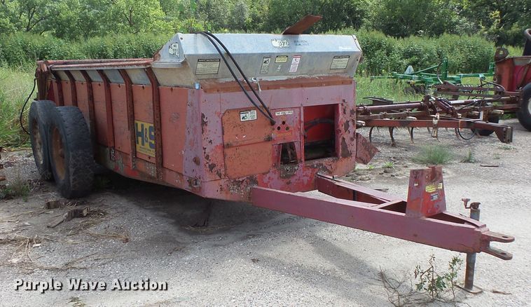 image for item FU9374 H&S 370 manure spreader