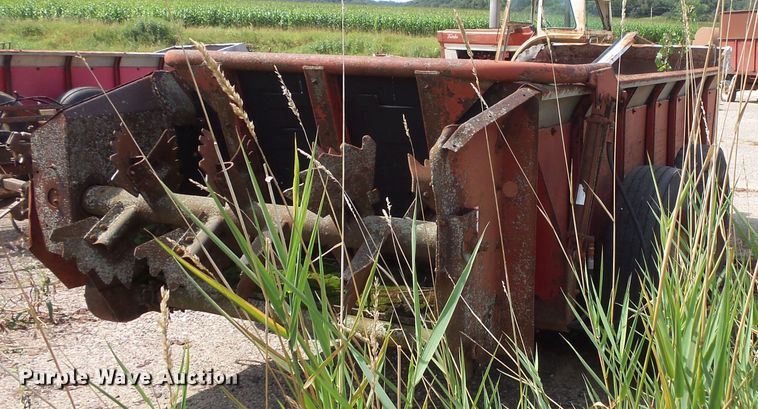 image for item FU9374 H&S 370 manure spreader